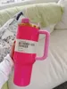 STOCK USA Cosmo Pink Parade Shimmery Flamingo bicchiere dissetante stessa bottiglia d'acqua da 40 once con tazza per auto con manico in acciaio inossidabile, coperchio e cannuccia, EDIZIONE LIMITATA