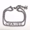 Colliers de lettre de chaîne classique Collier de diamant court pour les femmes Parti Amoureux de mariage Cadeau de fête des mères Bijoux de créateur avec sac en flanelle