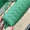 Mini döngüler bottegvenets dokuma crossbody orijinal deri çanta kamera omuz akşam tost moda tığ işi örgü inek deri bulut torbası sevimli 18cm bbvqq