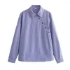 Damskie bluzki odzież hurtowa 2023 Off-ramię po przekątnej guziki niebieski pasek pasek Asymetryczna luźna koszula