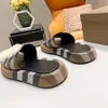 Slipare Sandaler Kvinnor Fashion Letter Slides Luxury Summer Ladies HotSelling Flip Flat Rubber Gear Bottoms Sandal Beach Designer Shoes