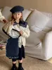 Veste pour enfants de style Preppy pour filles, vêtements d'extérieur à rayures avec revers bleu marine et boucle, vêtements de princesse assortis pour enfants de printemps 2024 Z6301