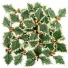 装飾的な花10-50pcsクリスマスディーリースウェディングフェイククリスマスツリーレッドベリーホームデコレーションのための葉のある人工ホリーベリー