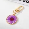 Keychains Clear Round Pressed Flat Real Dried Flower Resin Daisy Petal Pendant Metal Key Chain Rotationable Clasp Keyring Bag Holder
