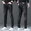 Jeans designer masculino jeans italiano high-end luz luxo elástico jeans outono fino ajuste pés pequenos outono calças compridas