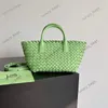 10a Retro espelho de qualidade Designer Bolsa de ombro de ombro de tricô manual Mãe de couro genuíno Mulheres Hollow Out Green Tote Tote de alta qualidade noite