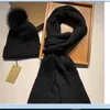 2024 hochwertige Winter-warme Mode weiche Mützen und Schals Handschuhe Sets mit Haarball Rautenmuster stricken Baumwolle Damen Herren in freier Größe in der gleichen Größe erhältlich