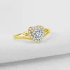 Anelli a grappolo IOGOU 10K Solido Oro Giallo a Forma di Cuore di Fidanzamento per Le Donne 0.8 D/VVS1 Moissanite Split Shank Matrimonio