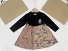 Marken-Mädchenkleid mit Rundhalsausschnitt, Babykleider, Größe 100–150, Designer-Kinderrock, Up-Down-Spleißdesign, Kleinkindkleid, 20. Dezember