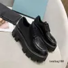 Designer mocassins sapatos de vestido de luxo mocassins mulheres monolith triângulo preto branco couro aumentar plataforma sapato tênis patente fosco treinadores planos