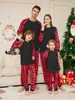 Abiti Abiti coordinati per la famiglia Buon Natale Vestiti dell'anno Mamma Figlia Papà Figlio Abiti coordinati per neonati 2 pezzi Completo Pigiama per la famiglia Cotone