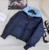 Kurz geschnittene Designer-Daunenjacke für Damen, leichte Puffer-Parkas mit Winterkragen, modischer Kurzjacken-Stil, schlanker Korsett-Out-Windbreaker, Taschen-Lady-warme Mäntel S-L