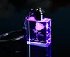 Novo estilo personalizado gravado a laser 3d rosa flor cristal led luz chaveiro forma cubo chaveiro para gift8128870