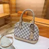 Borsa a conchiglia scozzese in rilievo moda per donna M53151 Borsa a tracolla singola in pelle premium con cerniera classica Borsa a tracolla con tracolla firmata