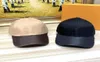 Skórzany podzielony staw zamontowane czapki mężczyźni kobiety baseballowe luksusowe projektanci czapki czapki męskie lato khaki stary kwiat drukowany casquette1049918