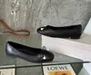 Scarpe formali da donna fondo piatto punta tonda danza sexy scarpe firmate in pelle comode opzionali EU35-39 con sacchetto per la polvere