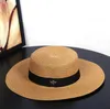 Szerokie brzegowe czapki Słońce Small Bee Straw Hat European and American Retro Gold Pletające kobietę luźne krem ​​przeciwsłoneczny płaska czapka Visors6908412