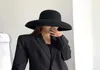 Stingy Brim Hoeden Vintage Hepburn Stijl Luxe Hoed Fedora Winter Warm 100 Wol Catwalk Model Aangepaste Vrije tijd Dame Zwarte Pet Dames O7825037