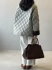 Doudoune à col rabattable et grille de diamants, inspirée du Design, pour femmes haut de gamme, tendance hivernale, manches polyvalentes, couleur contrastée