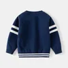 Sweter dla chłopców z niedźwiedziem w czystych bawełnianych dzieciach jesień zimowe kardigany ubrania dla dzieci 231226