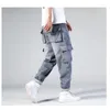 Dżinsy męskie Hip Hop Men Workowate deskorolki Spodnie Hiphop Loose Boys Multi-Papies Dżinsowe spodnie Four Seasons Plus Size 44