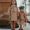 Cappotti per bambini per ragazze Trench per bambini Moda coreano Arco Capispalla Autunno Vestiti per adolescenti Ragazze Cappotto lungo Giacca a vento 231225