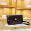 Estilo occidental de las mujeres 2023 nueva moda pequeña versión cuadrada remache hombro textura hardware crossbody bolso bolso fábrica en línea 70% venta