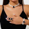 Vendita calda luce di lusso corta imitazione perla girocollo ragazze collana di perle set multistrato indossare collana di perline set di braccialetti