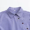 Damskie bluzki odzież hurtowa 2023 Off-ramię po przekątnej guziki niebieski pasek pasek Asymetryczna luźna koszula