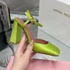 Amina Muaddi Sandálias Charlotte Bomba Orquídea Cetim Vestido Sapatos 95mm Cristal Incrustado Dedos Quadrados Chunky Heel Patent Leathe High Saltos Mulheres Designer Shoes 05