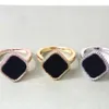 Four Leaf Clover Ring Designer Jewelry Rings Woman Wedding Ring Couple Gift Engagement Party Loves Fashion Luxury Natural Shell Re254e