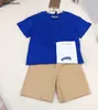 New Kids Tracksuit Baby Suit Size 100-150 Designer Kort ärm T-shirt och flerfärgade shorts Multi Color