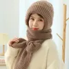 ベレー帽の豪華な豪華な帽子スカーフは1つの編み物の女性冬暖かいフード付き耳の保護屋外スキーの女性キャップ