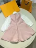Nuevos vestidos de niña Perla diamante pajarita falda de bebé Tamaño 110-160 Diseño de empalme vestido de niño Mangas plisadas vestido de niño Dec20
