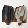 Barn stickar Cardigan Spring Autumn Boys Sweaters V-Neck randiga barn som stickar tröja jacka BB180 231226