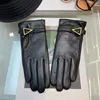 Designer Femmes Gant Hiver Haute Qualité En Cuir De Mouton En Cuir Chaud Doigt Gants Femmes Luxurys Designers Mitaines Gants De Moto À Paume Ouverte Gants En Cachemire