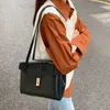 Bolsos de hombro de cuero de diseñador Vintage de moda de lujo para mujer bolsos de mano de cartera marrón negro bolso de negocios de trabajo grande 231226