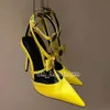 Top Quality Silk Cetim Apontou Toes Botão Dourado Ankle Strap Sandálias de Salto Alto Bombas de Salto Mulheres Salto Stiletto Vestido de Designer de Luxo