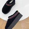 Sapatos de grife famosos Estilo étnico Tutz sapatos de lã espessados e aumentados Pele de carneiro e pele em um Mantenha aquecido e confortável Sola espessa 2 cores Jardas 35-41