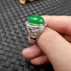 Bagues de cluster Green Emerald Jade Silver Bague Hommes Fine Bijoux Véritable Naturel Certifié Jades Pierre Accessoires Bijoux Pour Male314F