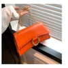 Boş zaman şık işe gidip gelme 2024 Sonbahar/Kış Yeni Minimalist Tasarım düz renkli zincir çantası, tek omuz diyagonal haç güzel ve