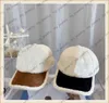 Gorros de felpa de invierno Quette sombreros de calle de alta calidad letra V gorra de béisbol de moda para hombre mujer sombrero de pelo de conejo de imitación 1115805130