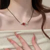 Collane con ciondolo Collana da donna alla moda dolce ed elegante retrò con sfera di gemme geometriche a forma di fagiolo rosso semplice Giappone e Corea del Sud