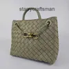 Botte Venetas Small Andiamo Totes väskor Topphandtag Bag Andiamo Small Travertine Leather Top Handle Bag Brand New