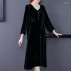 Robes décontractées Femme Velours Épais Chaud Robe Midi Automne Hiver Coréen Vintage Solide 2023 Manches Longues Élégante Robe De Soirée Moulante