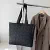 Umhängetaschen Herbst Winter Woman Tote Handtaschen gesteppte Baumwolle gepolsterte Damen Rhombus Muster mit großer Kapazität Feste weibliche Purslieberyes