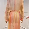 Robes décontractées 2023 Collection d'été d'automne Style de vacances Or Brillant Épaule Découpée Robe midi surdimensionnée pour les femmes Mode