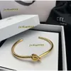 Bangle Simple Designer Knotning Armband Bangle Wristband Cuff For Women Fashion Gold Silver Armband Smycken Högkvalitativ bröllopsälskare Gift 2024 Armband