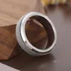 Bröllopsringar Vattentät titan Steel Woven Mesh Ring Metal Spinner Band för män Mannen Release Stressgåvor smycken