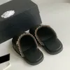 Damespantoffels Designer Gewatteerde Textuur Slippers Met Ketting Schapenvacht Platte Hakken Muiltjes Slippers Dames Loafer Outdoor Vrijetijdsschoen Met Stofzakken Vrijetijdsschoen